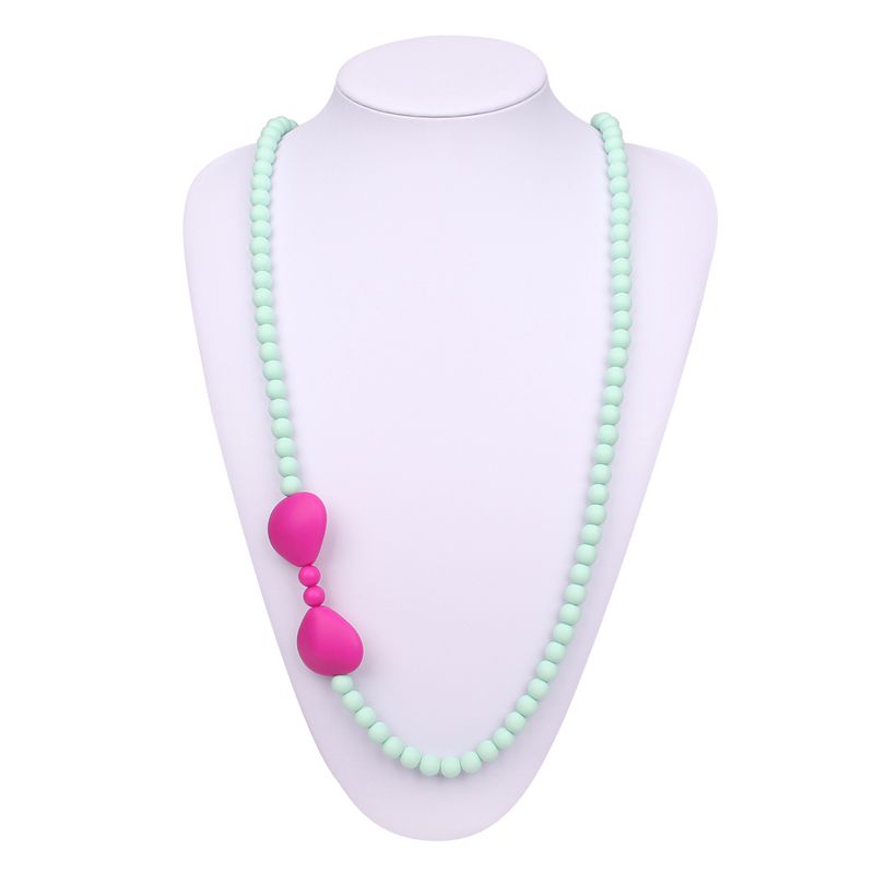 teething necklace mom