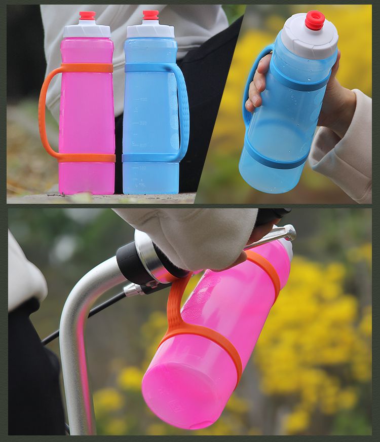 Squeezing sports water bottle